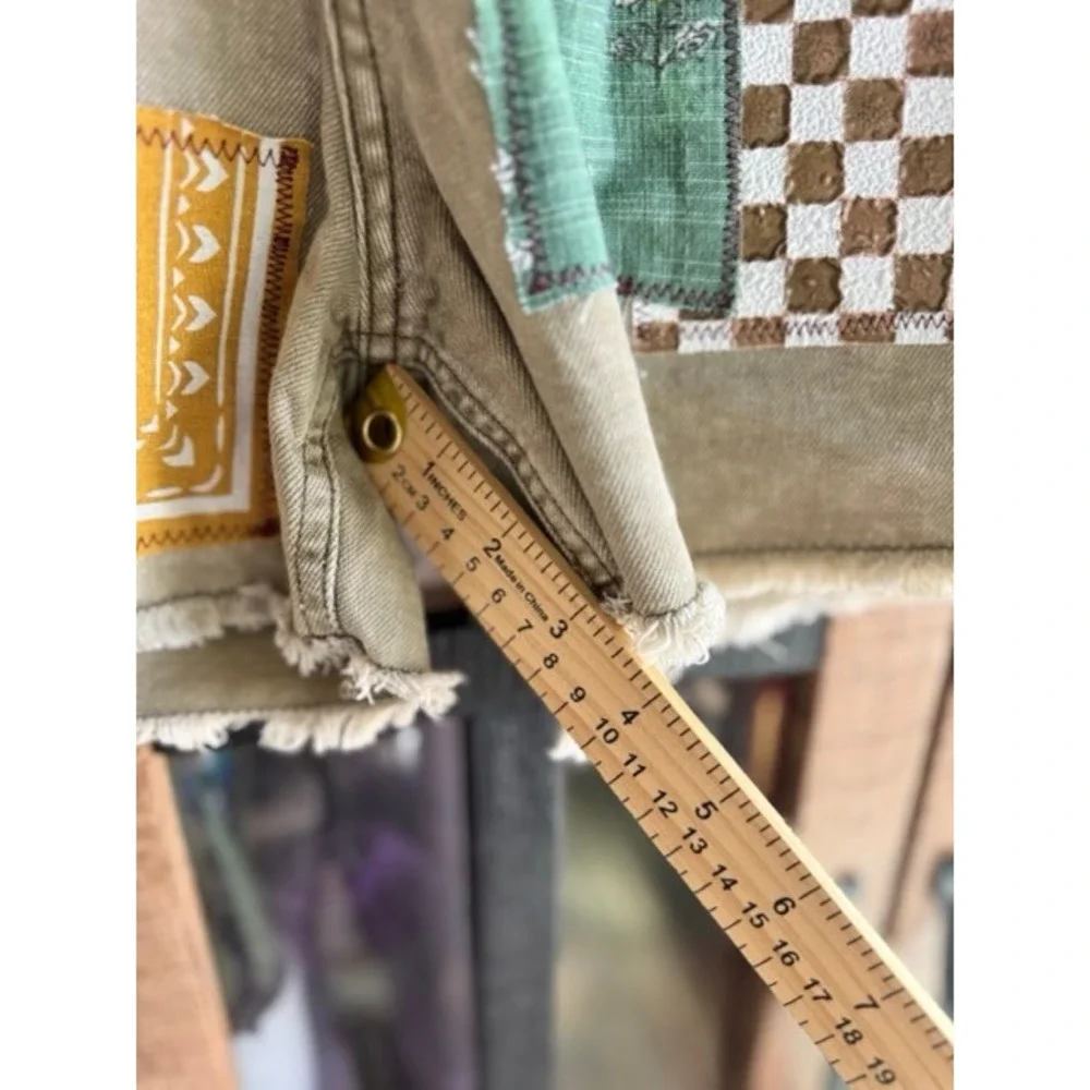 Upcycled Easel Unique Parrot Patchwork Denim Shorts Button Fly Boho womens Large - Picture 4 of 8
